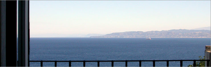 balcone con ampia e incantevole vista sul mare